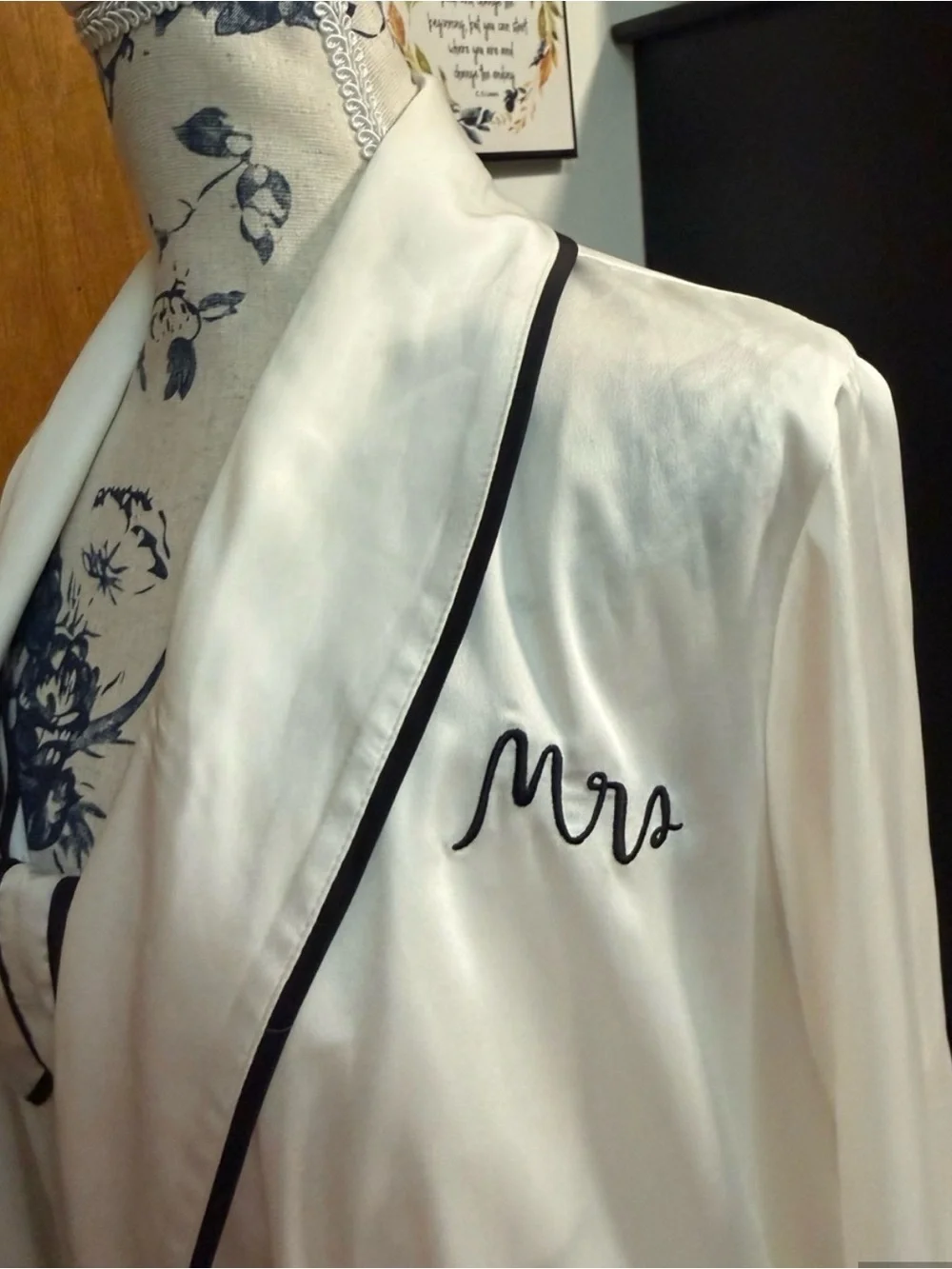 Kate Spade- White black “Mrs” satin robe with belt, XL